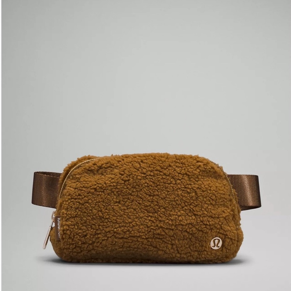 Lululemon Everywhere Belt Bag 1L